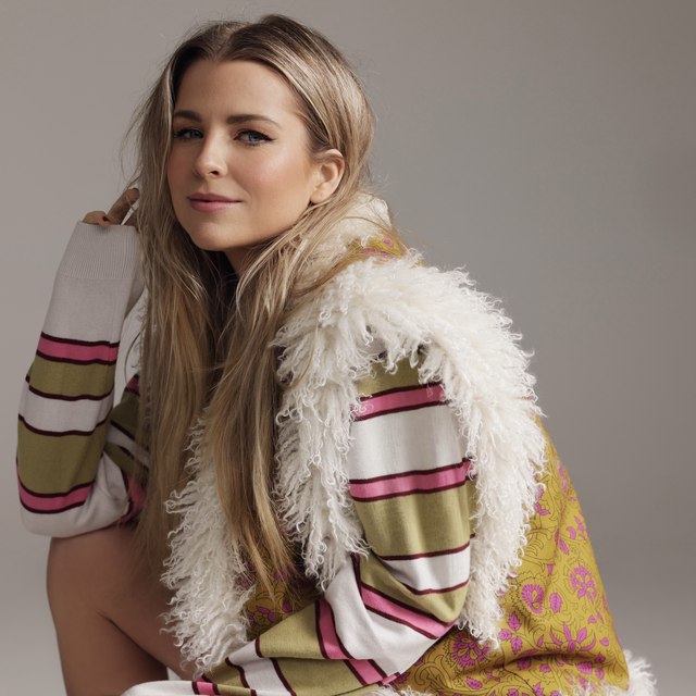 Jennifer Ewbank, press photograph L