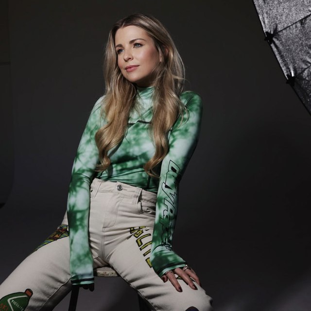 Jennifer Ewbank, press photograph O