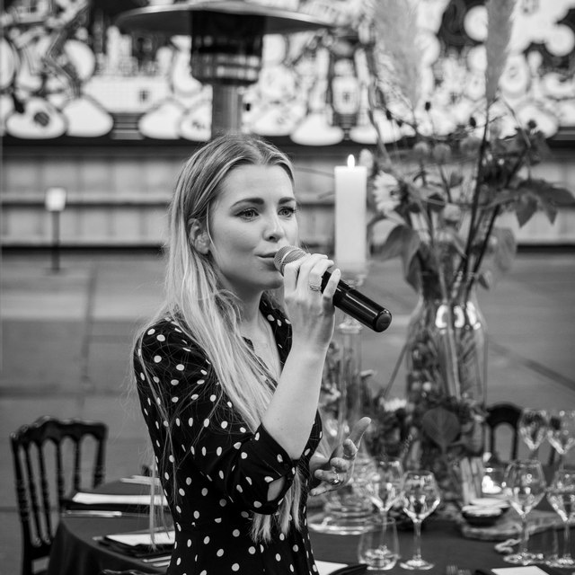 Jennifer Ewbank, press photograph U